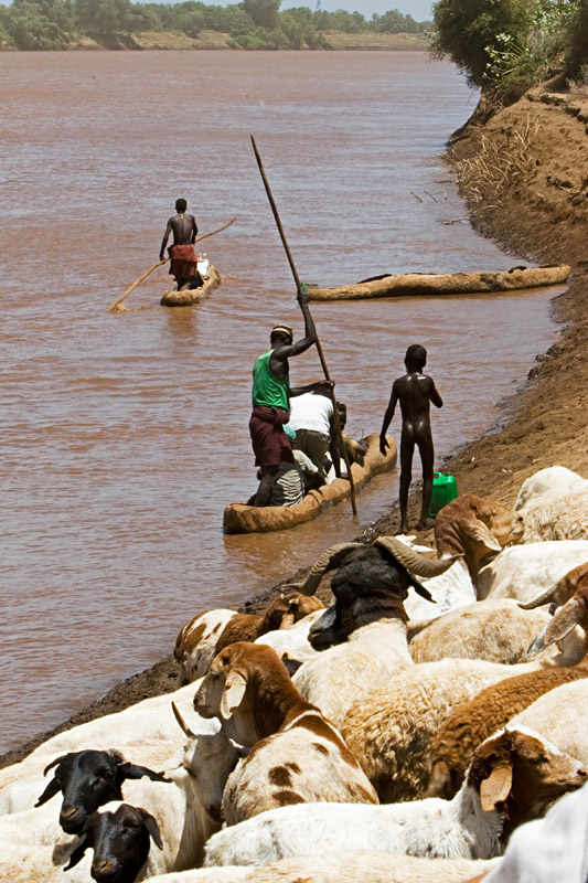 172   Boadsmen on the omo river